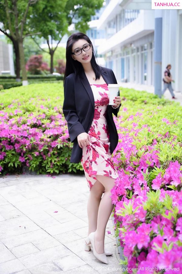   [XiuRen]高清写真图 2024.04.29 No.8468 雅茹老师 长裙美臀第12张图片